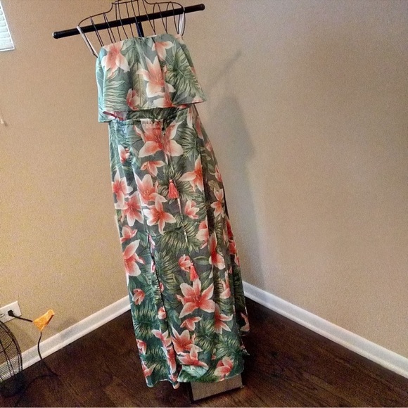 💕 BRAND NEW 💕Leaf Print Maxidress - Picture 2 of 4